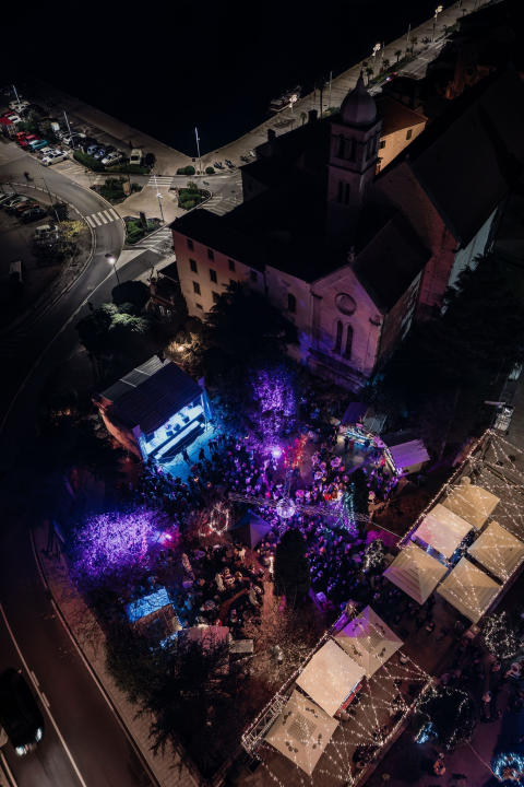 Neno Belan svojim hitovima na Adventuri raspjevao Šibenčanke i Šibenčane 