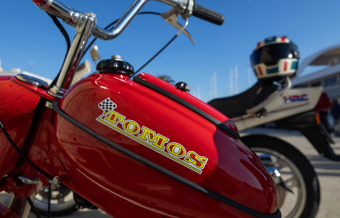 Božićni susret oldtimera: Članovi auto-moto kluba Šibenik provozali se do Trogira