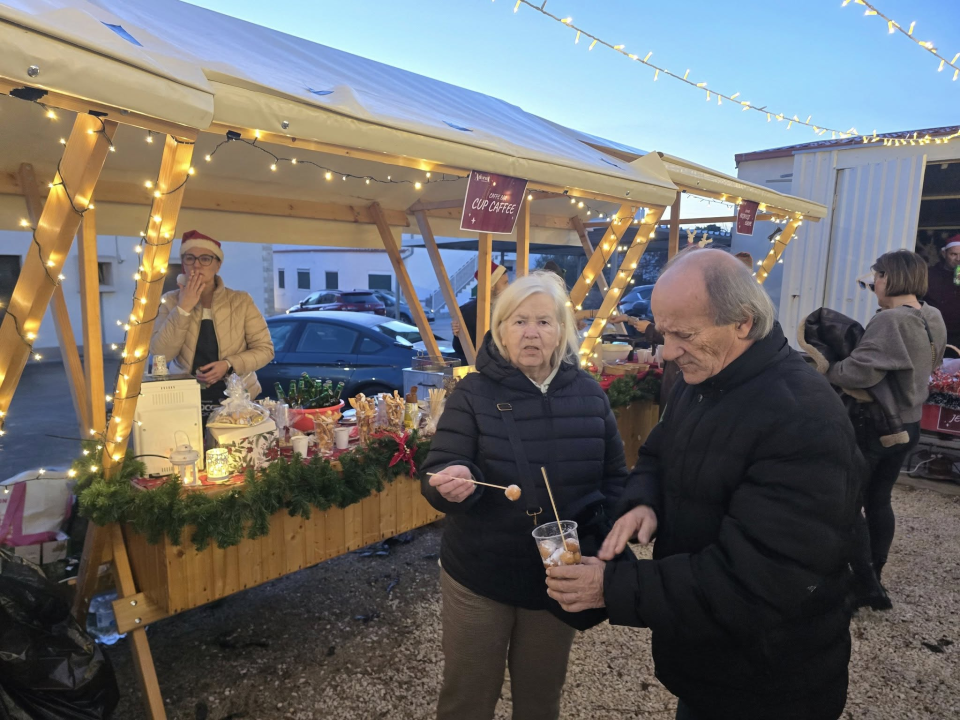 Humanitarni advent u Jezerima okupio mještane i posjetitelje