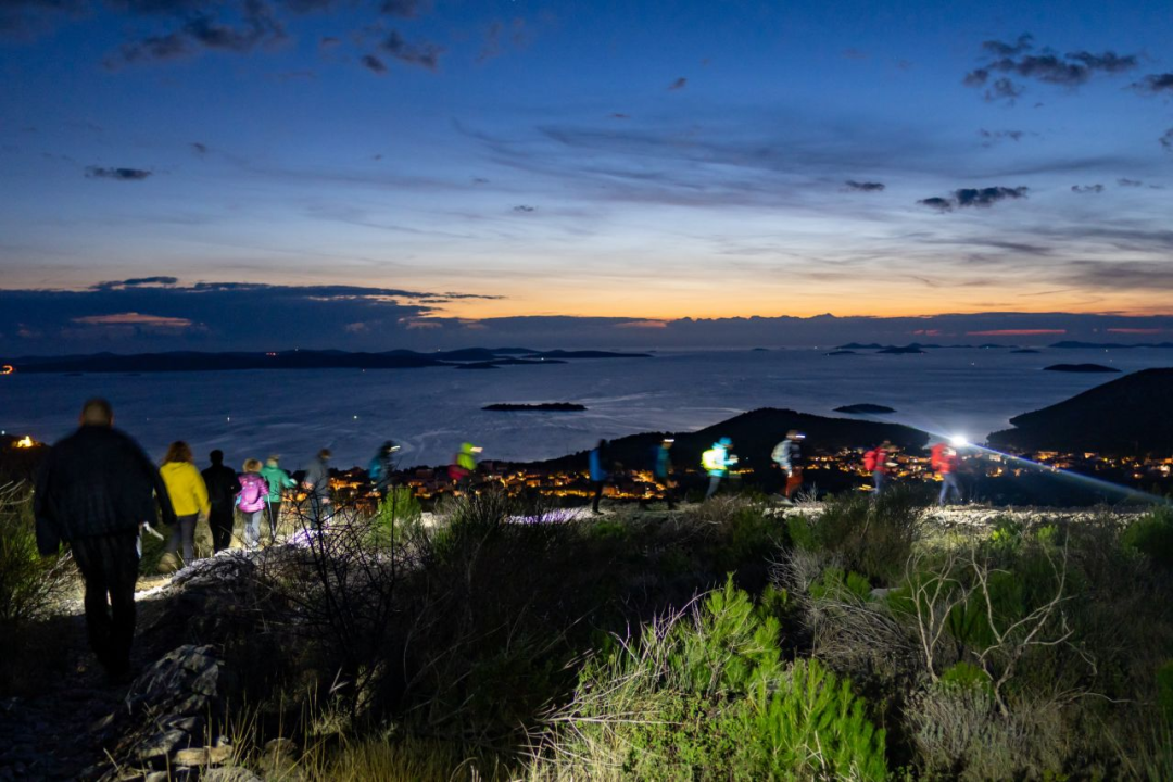 'Mihovilci' okupili zaljubljenike u planinarenje i prirodu na 'Noćnom piketavanju'