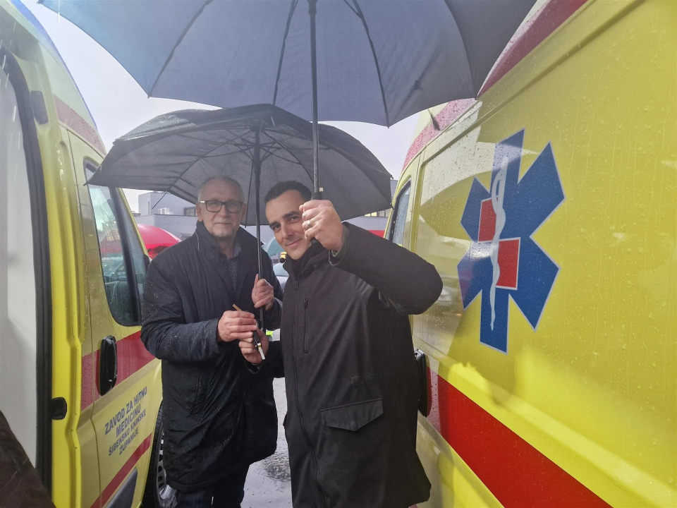 Stiglo šest novih specijaliziranih medicinskih vozila u Šibenik: 'Našem su Zavodu ona najbolji božićni poklon'