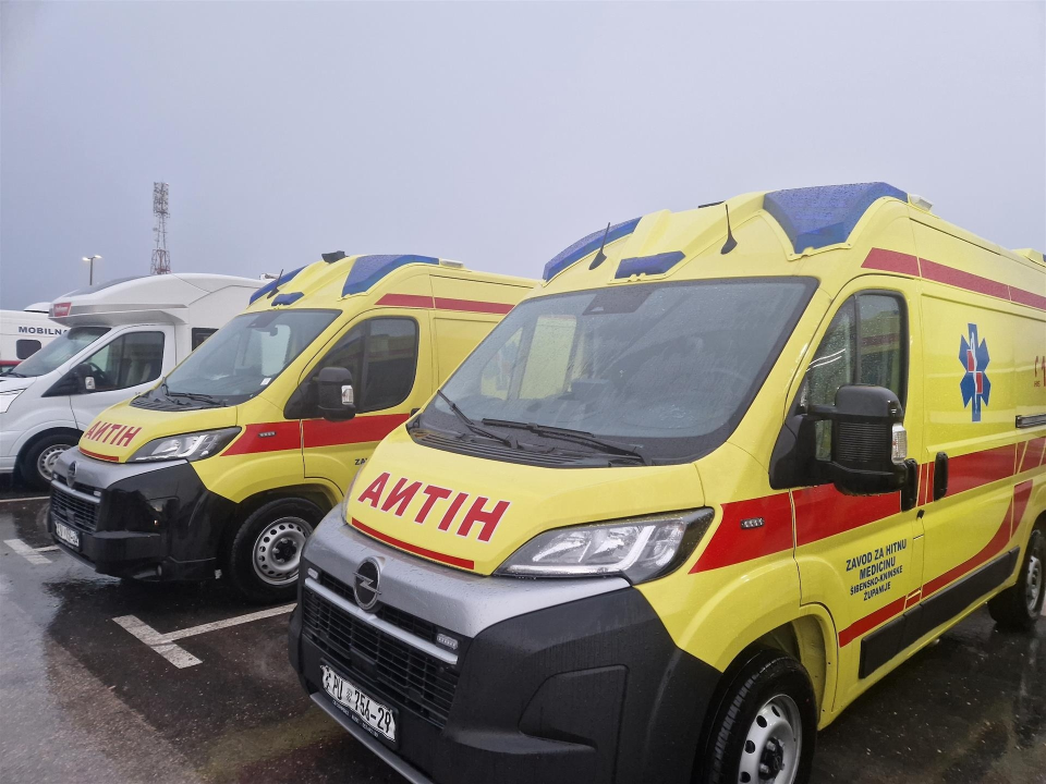 Stiglo šest novih specijaliziranih medicinskih vozila u Šibenik: 'Našem su Zavodu ona najbolji božićni poklon'