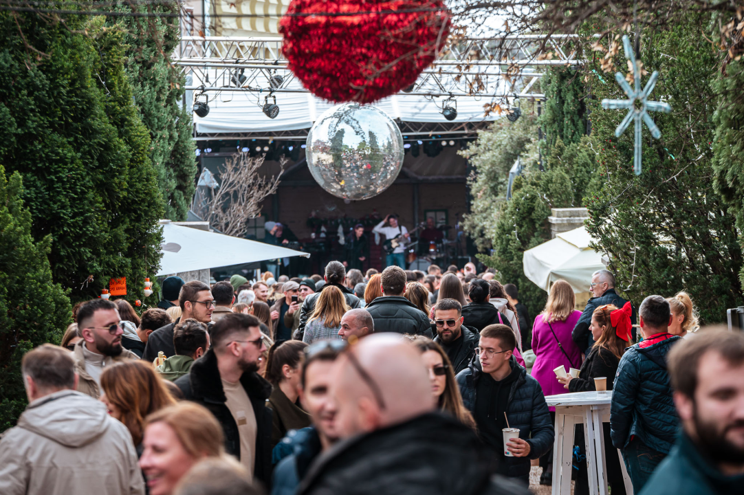Badnjak u Šibeniku i ove godine uz savršeni soundtrack: Fenixi zapalili park