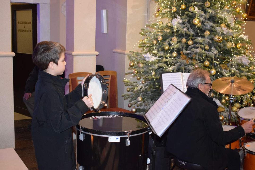 Koncert Puhačkog orkestra Primošten oduševio publiku