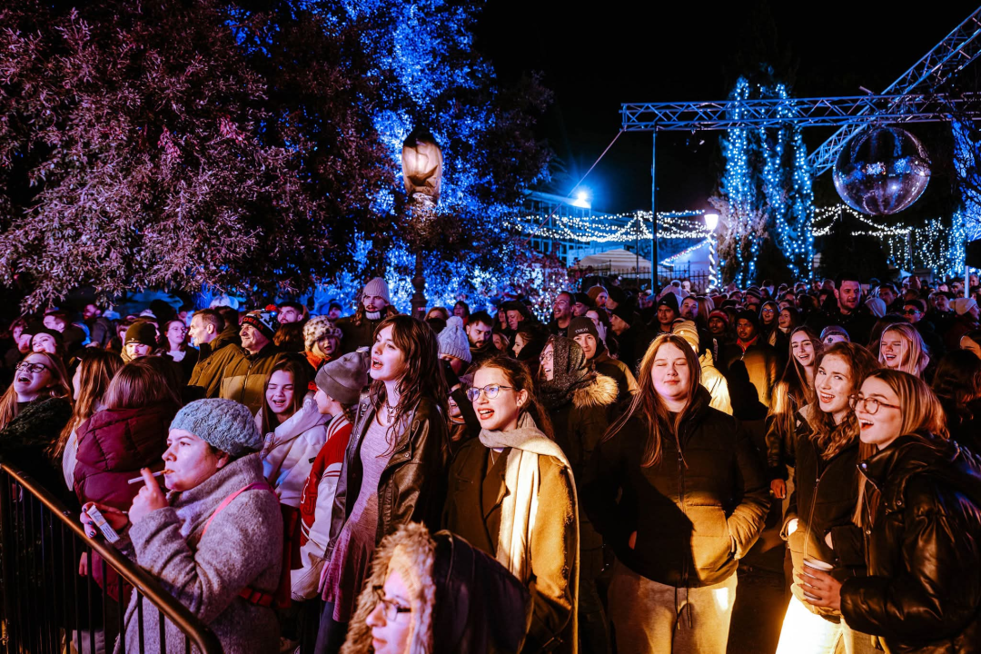 Daleka obala ispunila park: Šibenik plesao uz Deana, Zokija i Jadrana