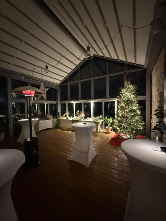 FOTO Dočekajte 2026. u Naturi uz vrhunske zalogaje, pjenušac i hitove koji vas neće pustiti s plesnog podija!