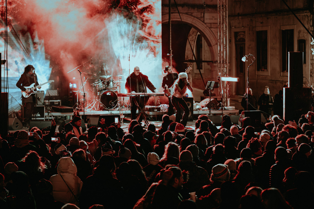FOTO Šibenčani i gosti guštali u najluđoj noći na nekoliko lokacija, nije ih omela ni hladnoća