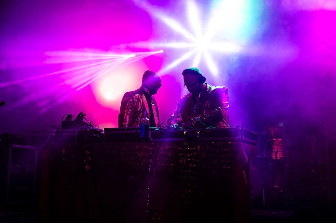 FOTO Šibenčani i gosti guštali u najluđoj noći na nekoliko lokacija, nije ih omela ni hladnoća