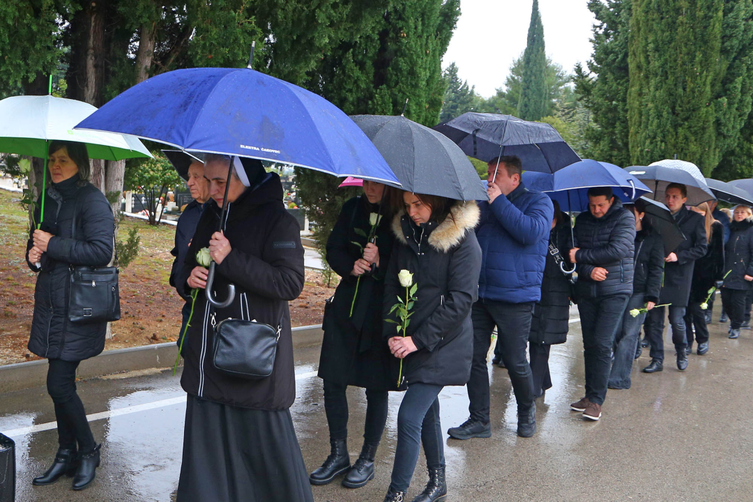 Don Ivan Rojko pokopan u svećeničku grobnicu na Gradskom groblju Kvanj