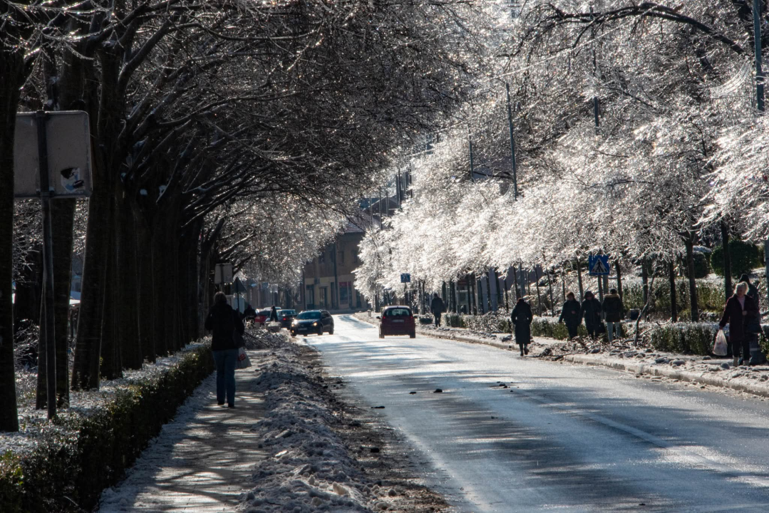 Zimska razglednica Knina: Idila pod snijegom i realnost ledenog vala