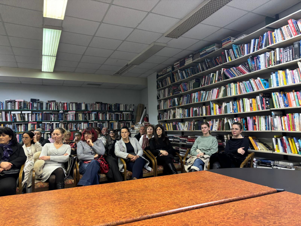 Knjiga 'Fascikle duginih boja' predstavljena u Narodnoj knjižnici Drniš