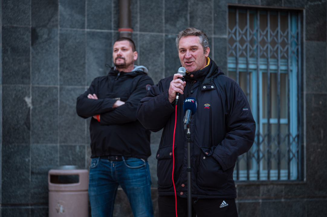 FOTO Funcuti ispred Grada odbili prihvatiti gašenje Šibenika: 'Šta će nam rotori kad nam odu dica?'