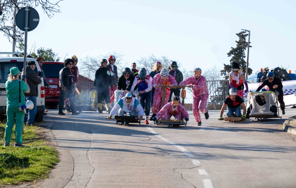 Vodička pokladna tradicija: 3 velika praščića pobjednici trke karića na balinjere