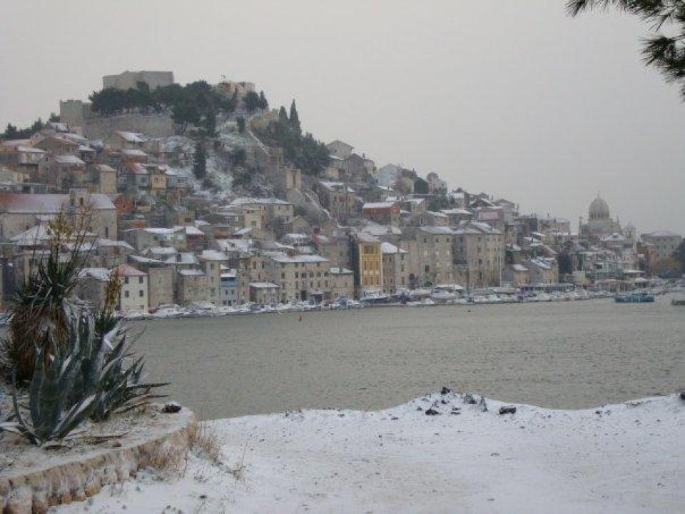 Prije 14 godina Šibenik je bio potpuno zatrpan snijegom