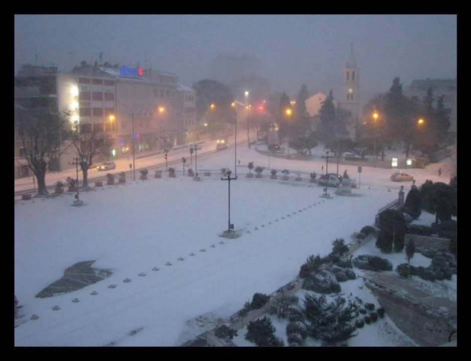 Prije 14 godina Šibenik je bio potpuno zatrpan snijegom