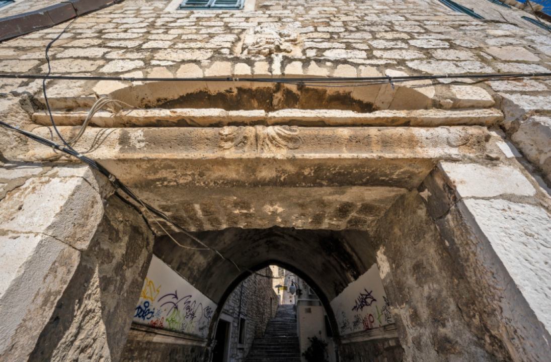 FOTO Pogledajte kako izgleda gotički prolaz Kneževe palače nakon obnove