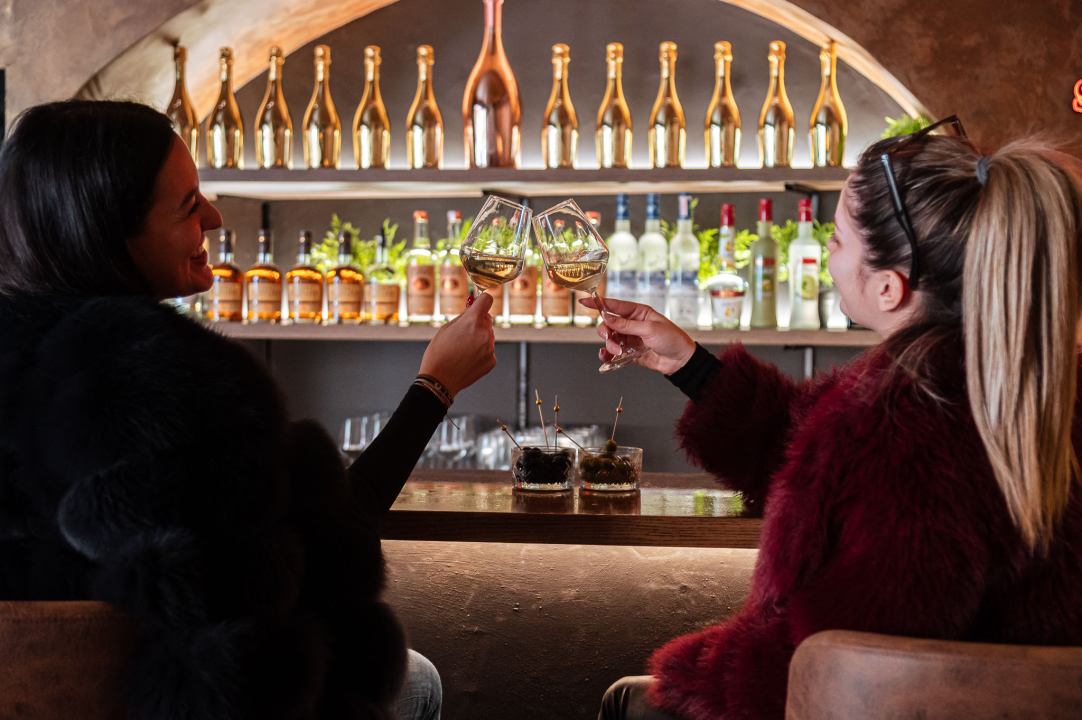 FOTO Mozart ovog mjeseca podiže ljestvicu zabave na novu razinu uz Nina Mrčelu, Sandija Cenova i Wine & Paint!