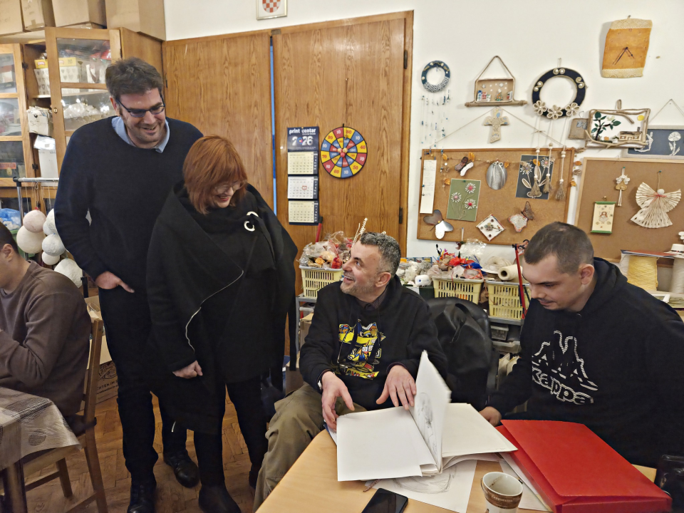 Slučajni susret doveo do lijepe suradnje: Sarajevski slikar posjetio šibenske 'Kamenčiće'