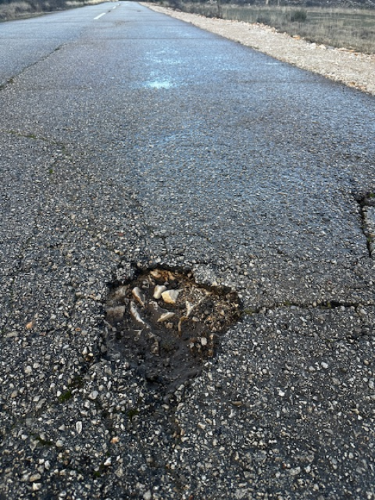 Mještani šibenskog zaleđa očajni zbog stanja ceste: 'Rupe se zakrpaju, obećanja ponove, a asfalt – i dalje čeka'