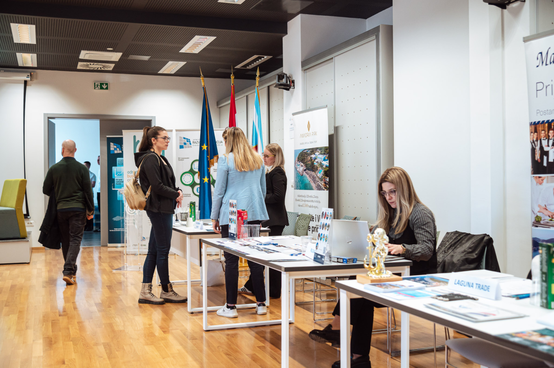 Prilika za izravan kontakt s poslodavcima: 'Dani poslova’ okupili brojne sudionike iz cijele županije