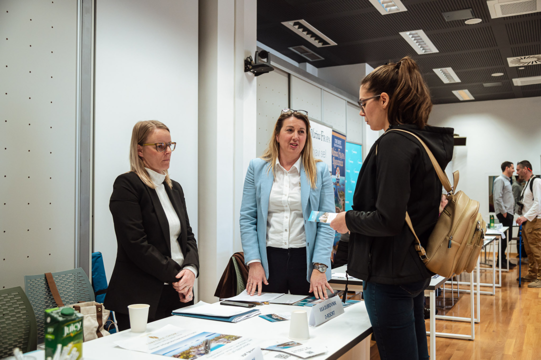 Prilika za izravan kontakt s poslodavcima: 'Dani poslova’ okupili brojne sudionike iz cijele županije