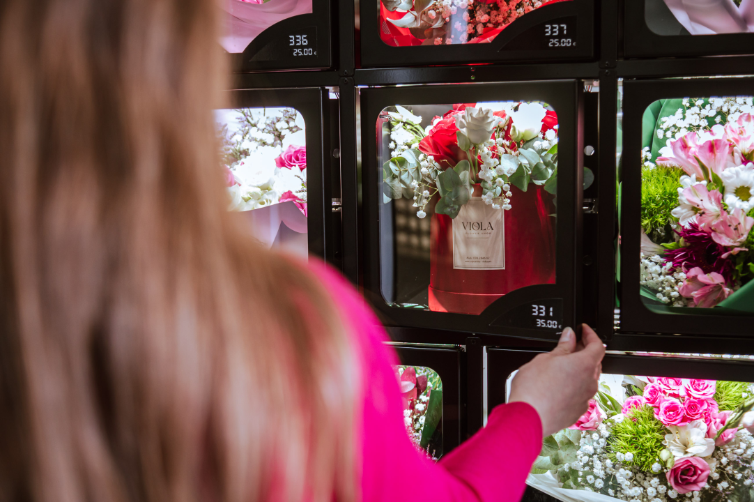 FOTO Šibenik dobio cvjetomat: Buketi iz cvjećarnice Viola dostupni 24 sata dnevno!