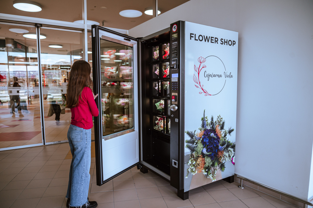 FOTO Šibenik dobio cvjetomat: Buketi iz cvjećarnice Viola dostupni 24 sata dnevno!