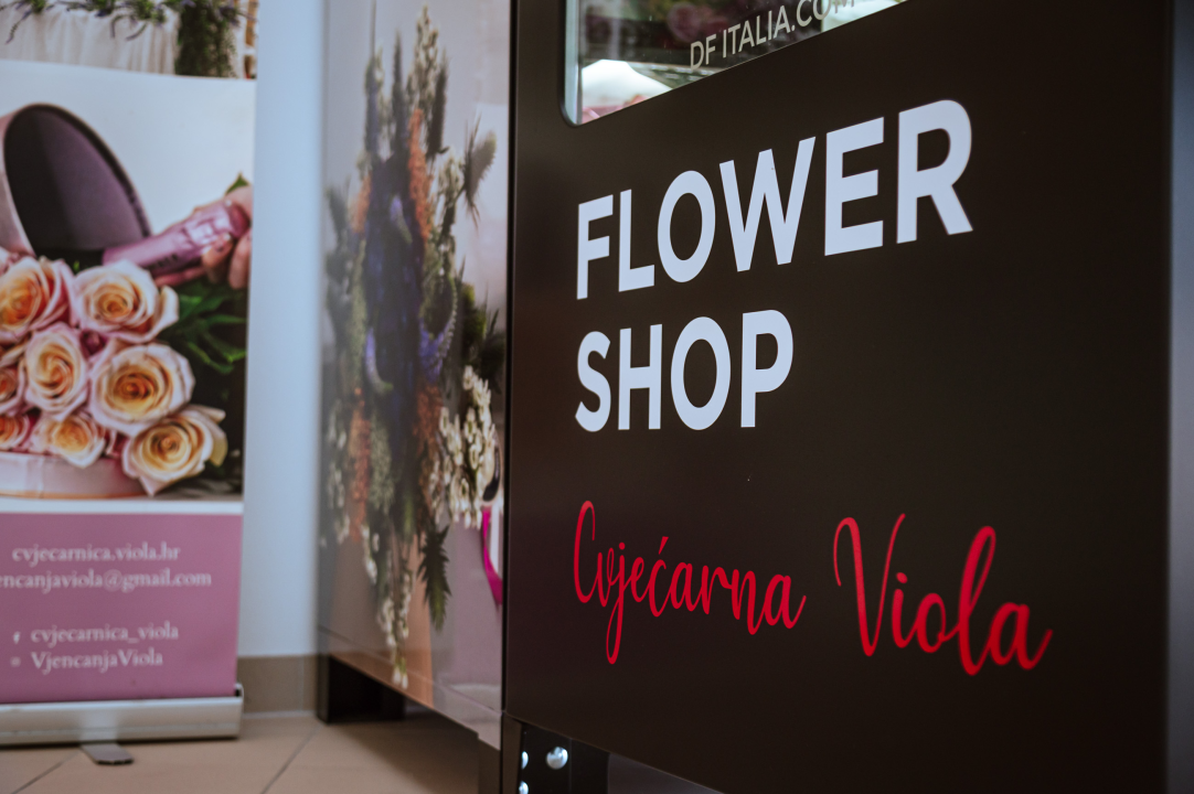 FOTO Šibenik dobio cvjetomat: Buketi iz cvjećarnice Viola dostupni 24 sata dnevno!