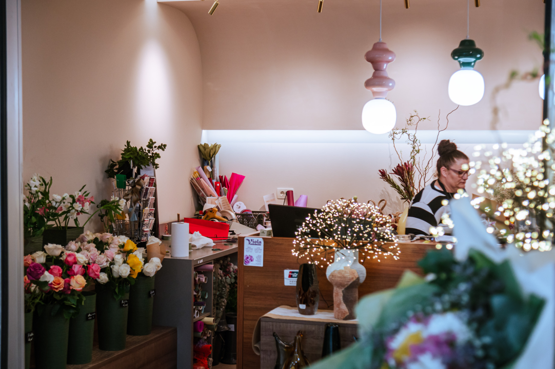 FOTO Šibenik dobio cvjetomat: Buketi iz cvjećarnice Viola dostupni 24 sata dnevno!