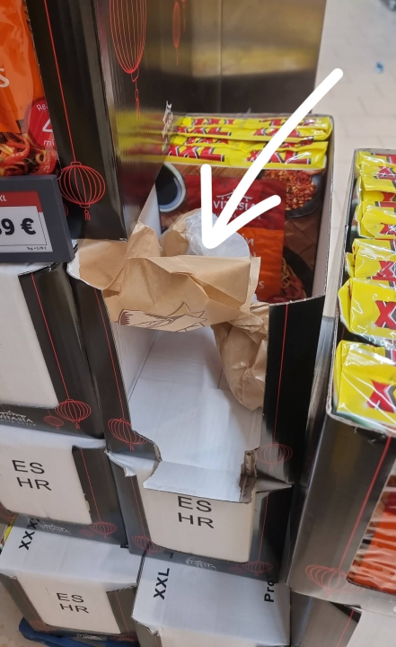 Bezobrazluk bez granica: Kupci hranu ostavljaju gdje stignu, a sve završava u smeću