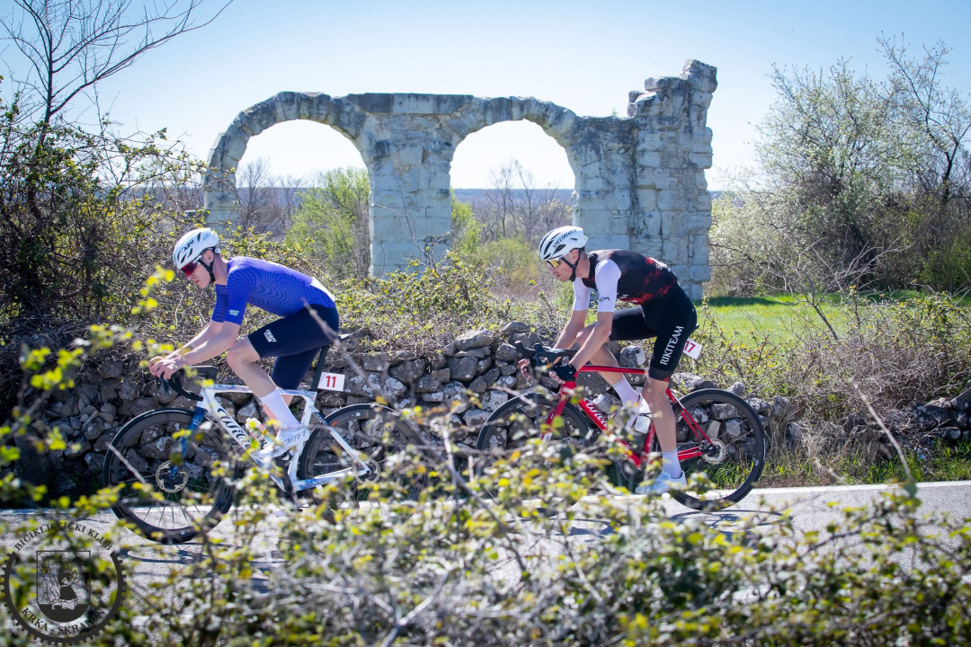 FOTO Biciklistička utrka '5. Skradin Granfondo' nudi uzbudljivi brdski cilj i spektakularnu trasu kroz NP Krka