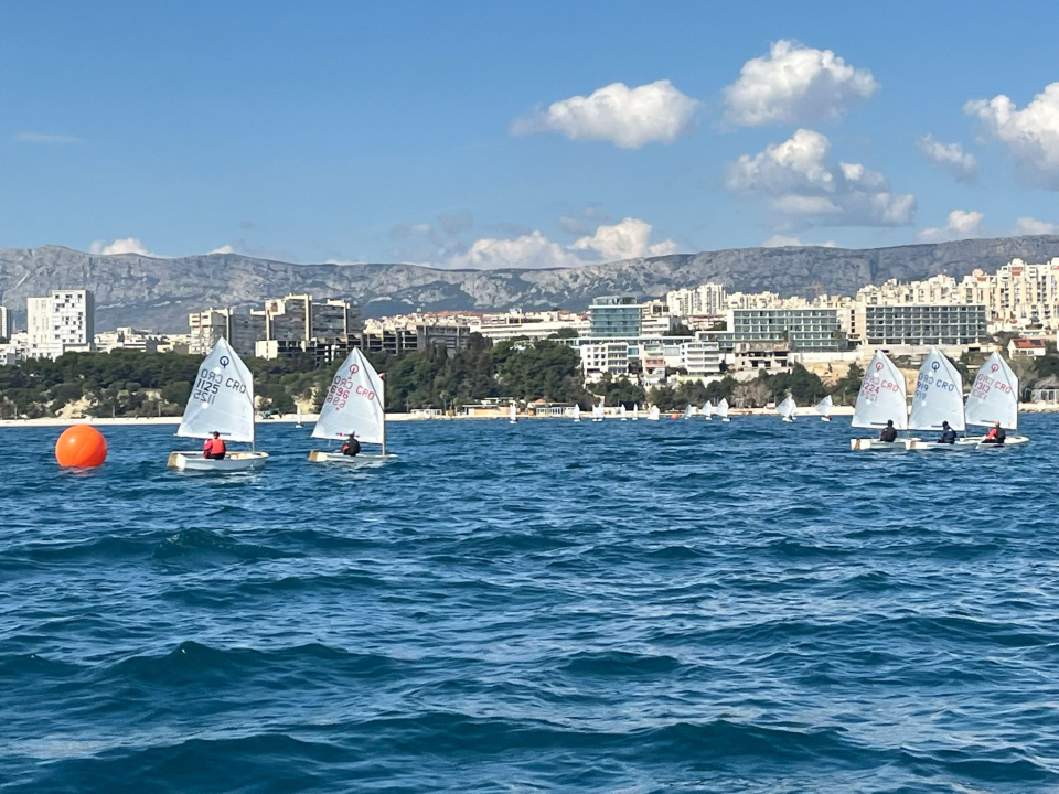 FOTO Jedriličari Šibenika i krapanjskog Spužvara na 'Trofeju Zenta': Jakov Blinja, Zara Šimunić i Mila Perkov do medalje