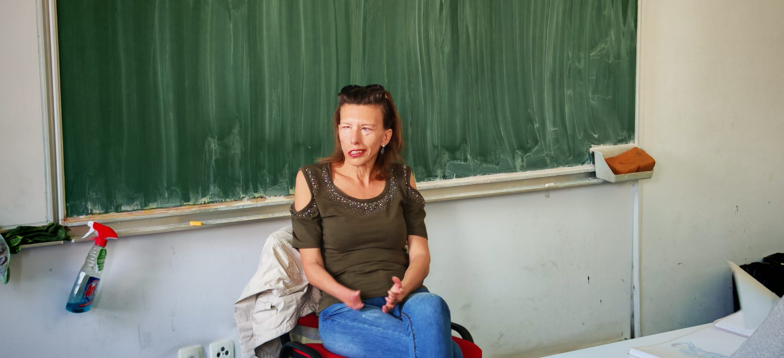 Dizajnerica koja prkosi invaliditetu: Karmen Herceg posjetila učenice OŠ Meterize