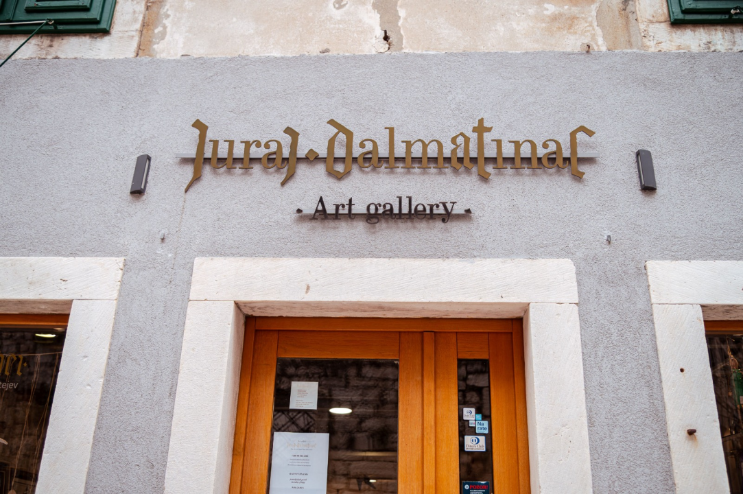 FOTO Proljeće u zraku, a novi komadi i popusti u Galeriji Juraj Dalmatinac!