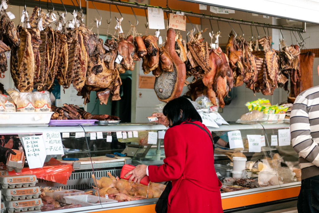 FOTO Jaja, pivci, šunka… Za ukusni blagdanski ručak opremite se u Petrović Delikatesama!