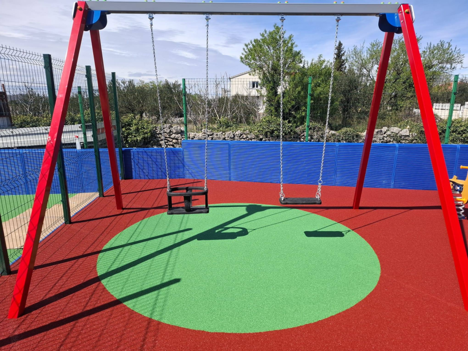 Završeni radovi na dječjim igralištima u zaseoku Ćaleta-Cari i Mikulandre