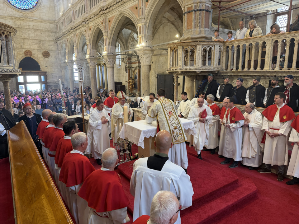 FOTO Proslavljen Uskrs u katedrali sv. Jakova