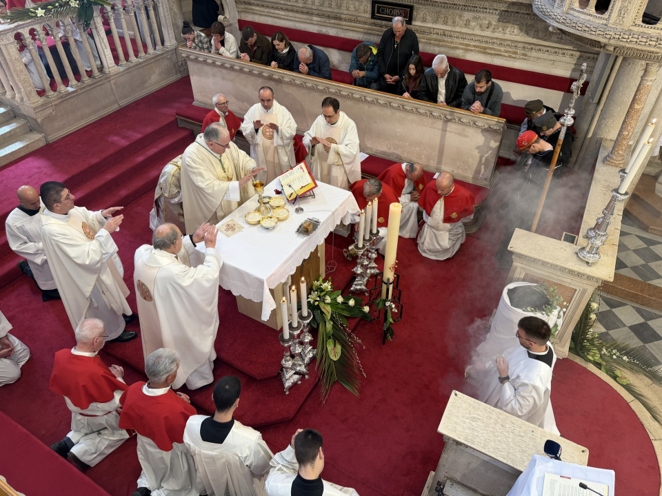 FOTO Proslavljen Uskrs u katedrali sv. Jakova