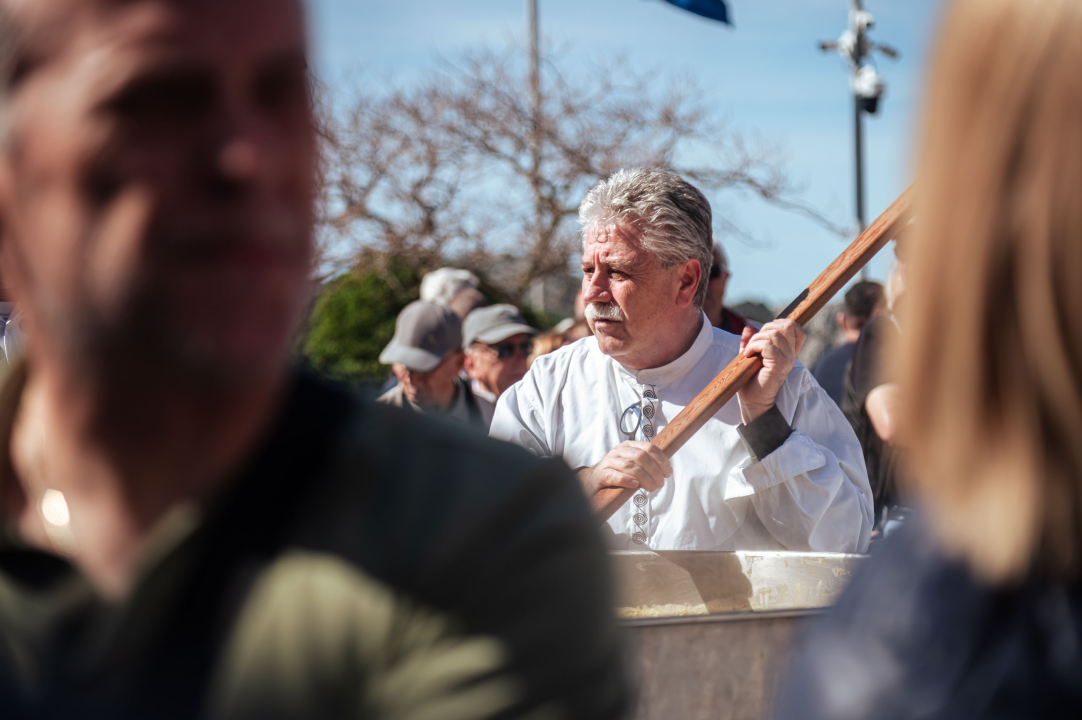 FOTO Obrtnici i ove godine pripremili uskrsni doručak u Šibeniku, glavna zvijezda bila je mega fritaja