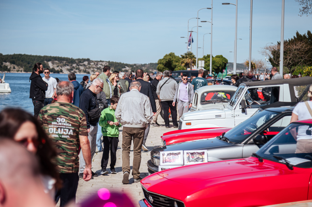 FOTO Obrtnici i ove godine pripremili uskrsni doručak u Šibeniku, glavna zvijezda bila je mega fritaja