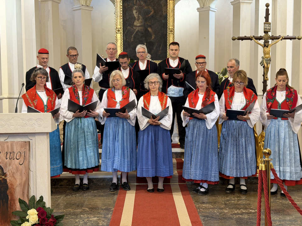 Smotra izvornog pučkog crkvenog pjevanja Šibenske biskupije održana u Primoštenu