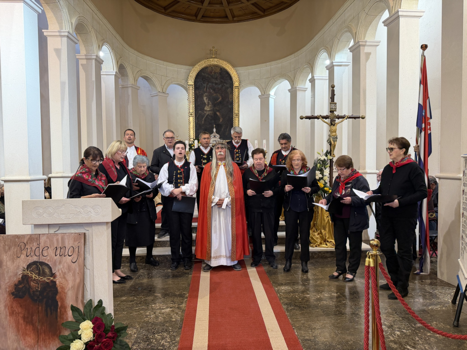 Smotra izvornog pučkog crkvenog pjevanja Šibenske biskupije održana u Primoštenu