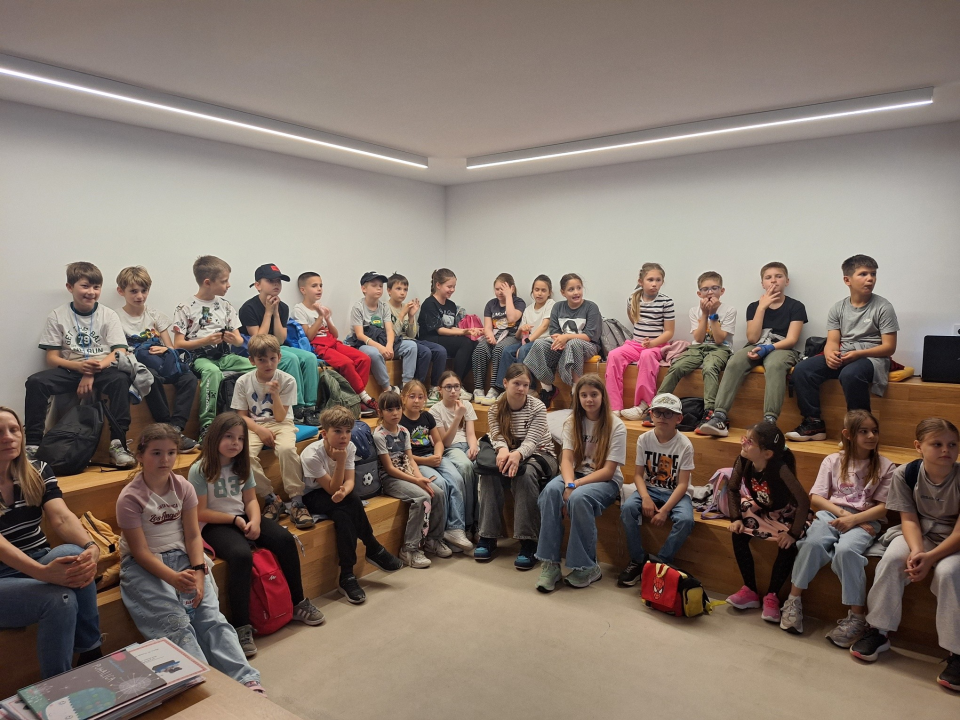 Izložba likovih i literarnih radova osnovnoškolaca 'Mačke' na Zlarinu