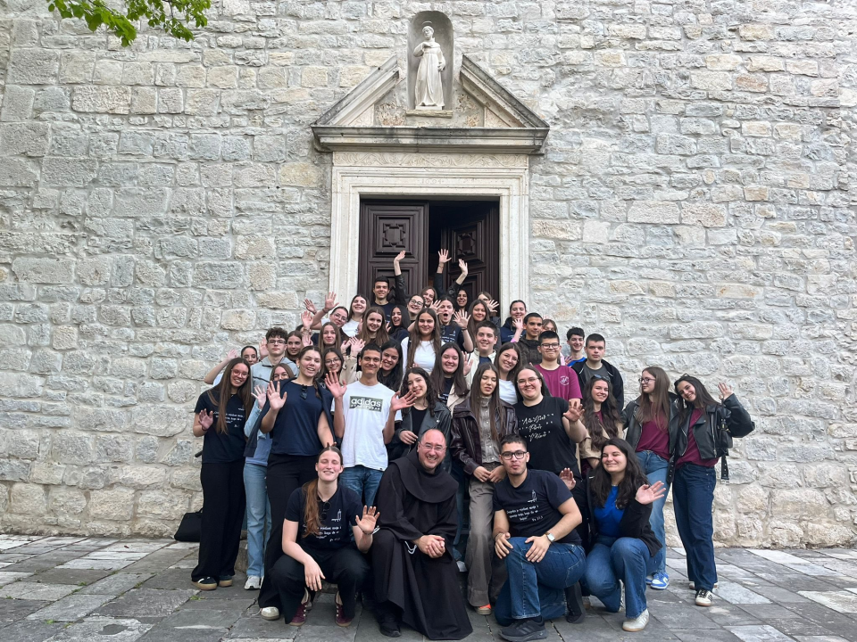 Članovi Franjevačke mladeži iz Šibenika i Zadra proveli duhovnu obnovu na Visovcu