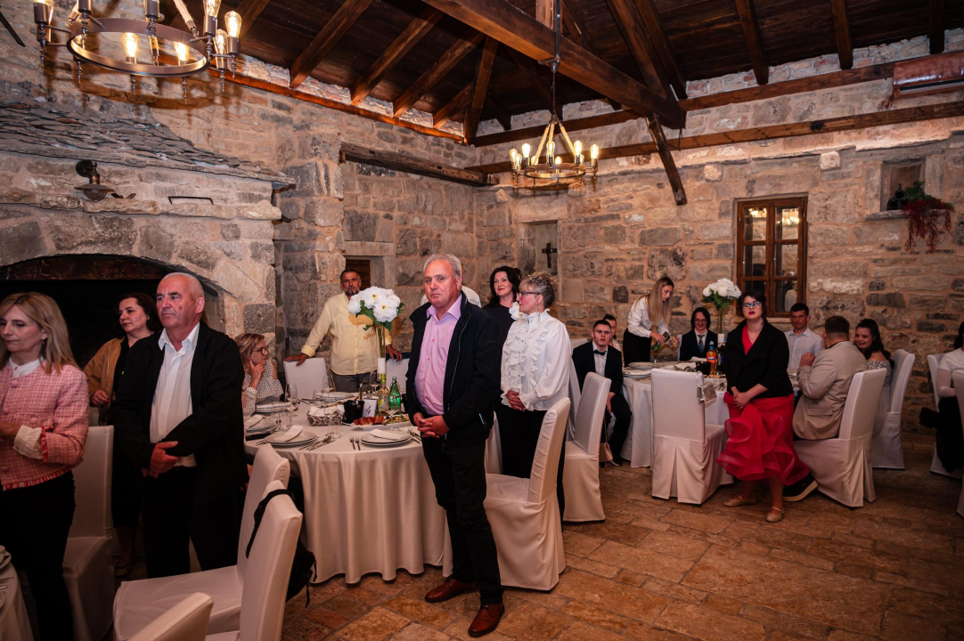 Maturalni ples učenika centra Šubićevac u znaku ljubavi