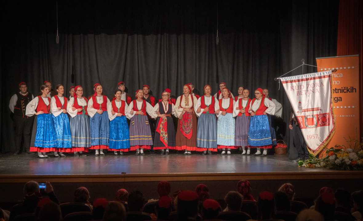 Raskoš županije predstavljat će KUU Zvona Zagore, KUD Zora i KUD Dinara