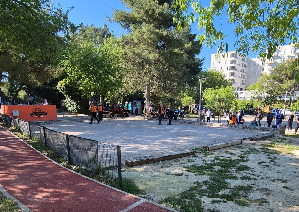 Memorijalni turnir 'Ivan Lambaša' u Šibeniku okupio najbolje igrače petanke 