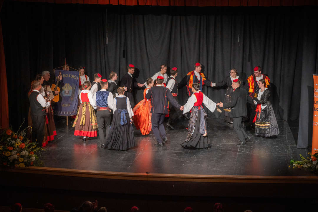 Raskoš županije predstavljat će KUU Zvona Zagore, KUD Zora i KUD Dinara