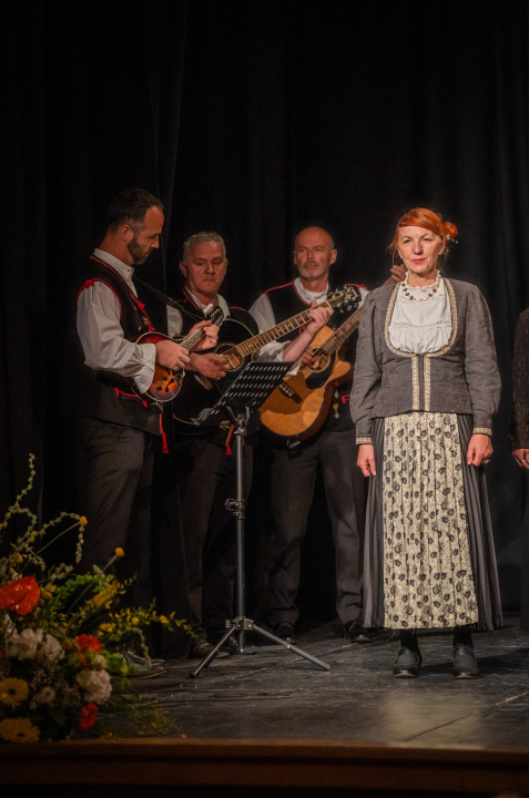 Raskoš županije predstavljat će KUU Zvona Zagore, KUD Zora i KUD Dinara