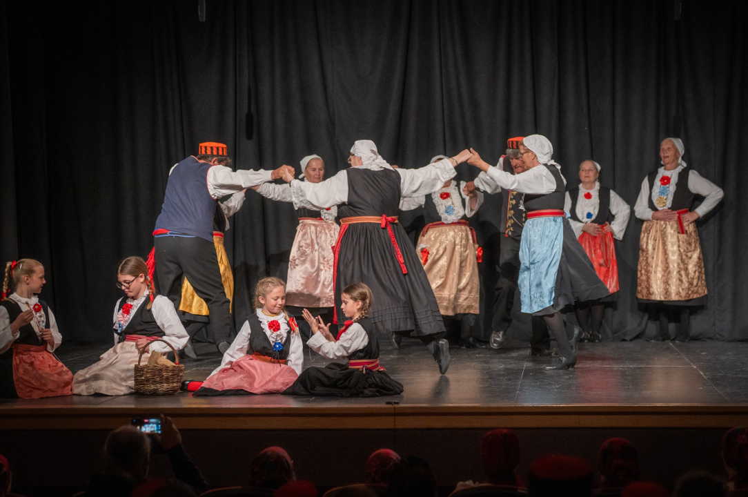 Raskoš županije predstavljat će KUU Zvona Zagore, KUD Zora i KUD Dinara